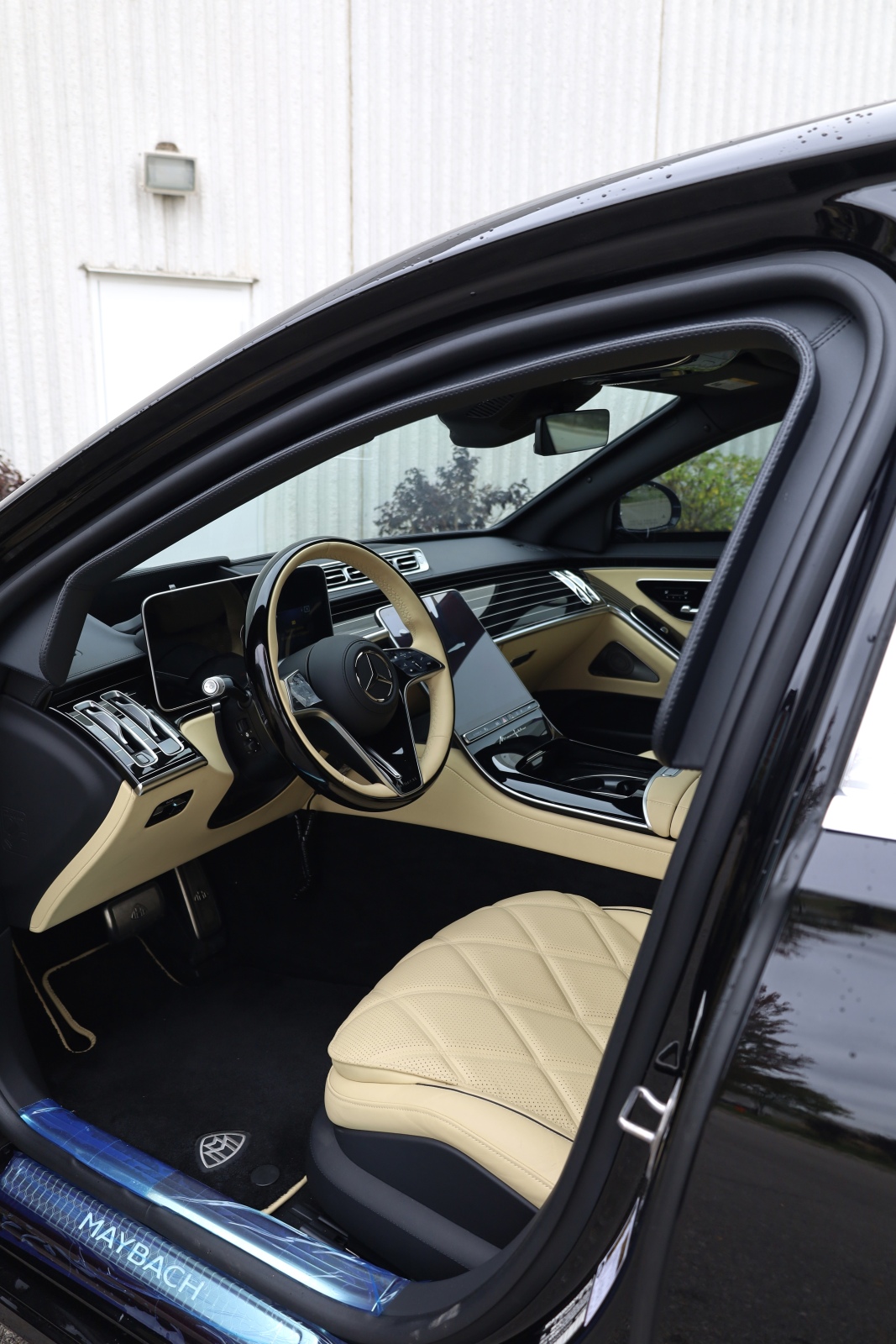 Armored Mercedes-Maybach S-Class — photo 4