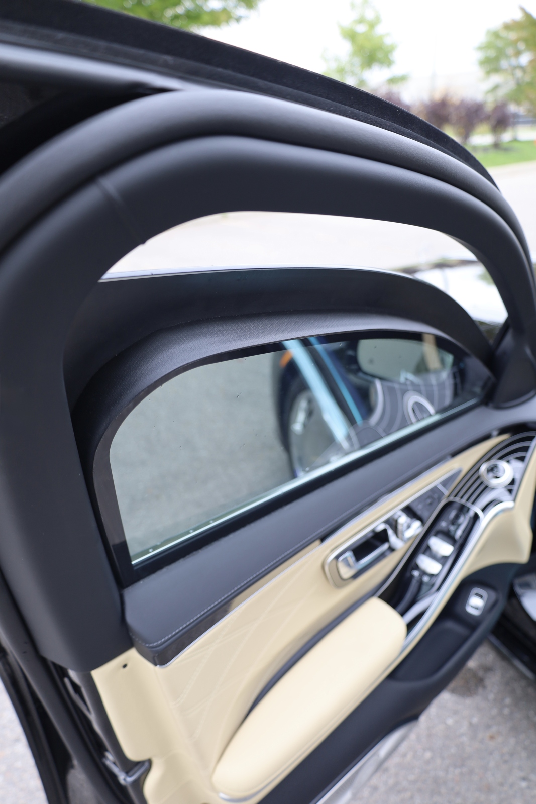 Armored Mercedes-Maybach S-Class — photo 5