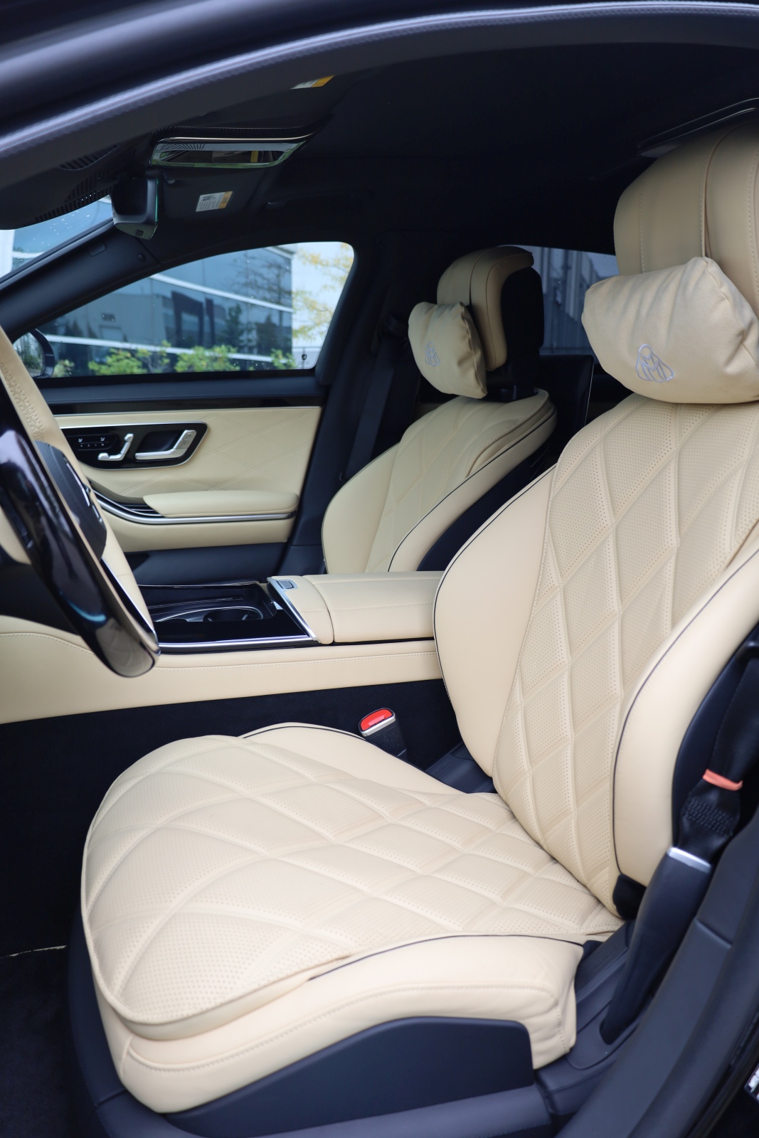 Armored Mercedes-Maybach S-Class — photo 6