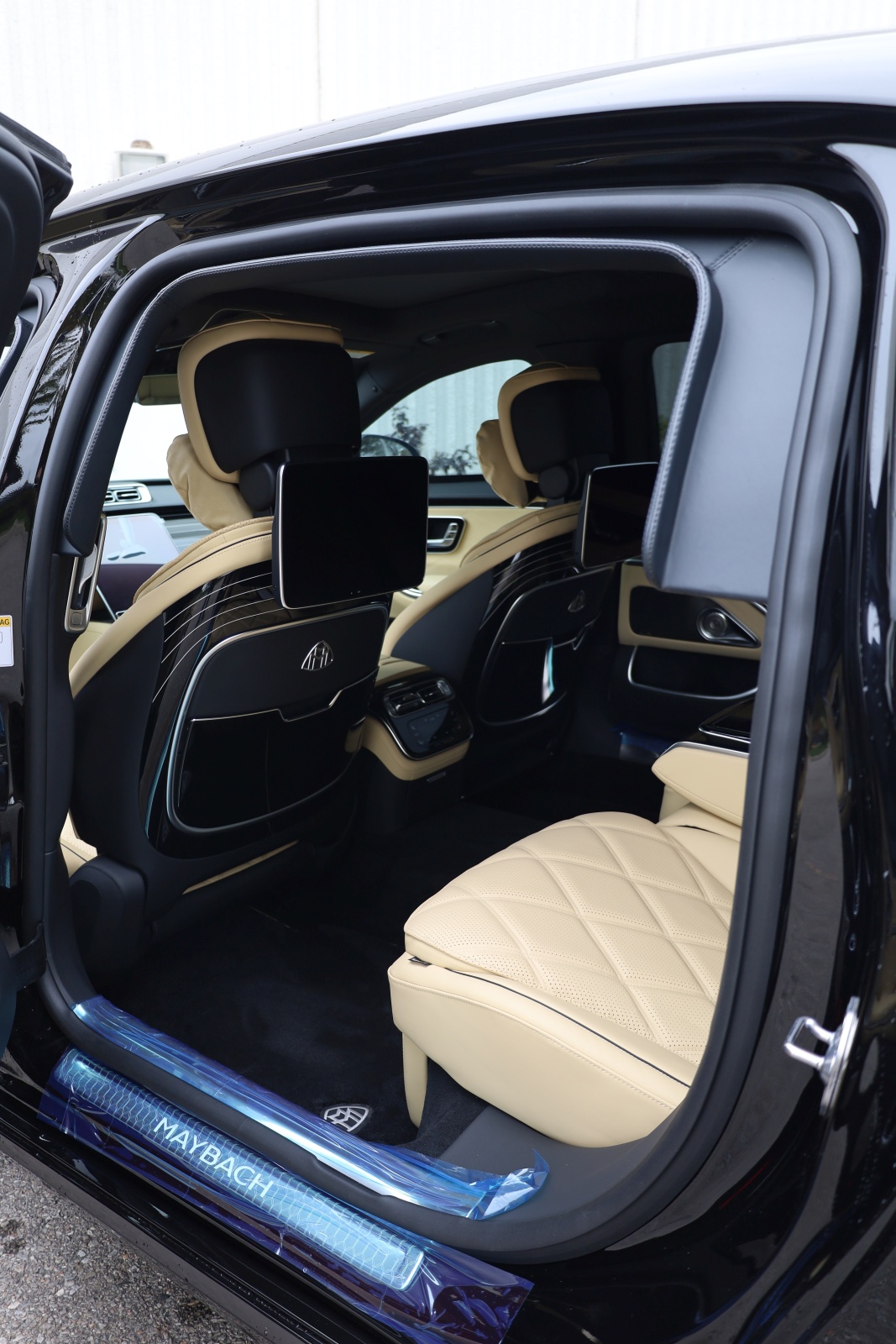 Armored Mercedes-Maybach S-Class — photo 8