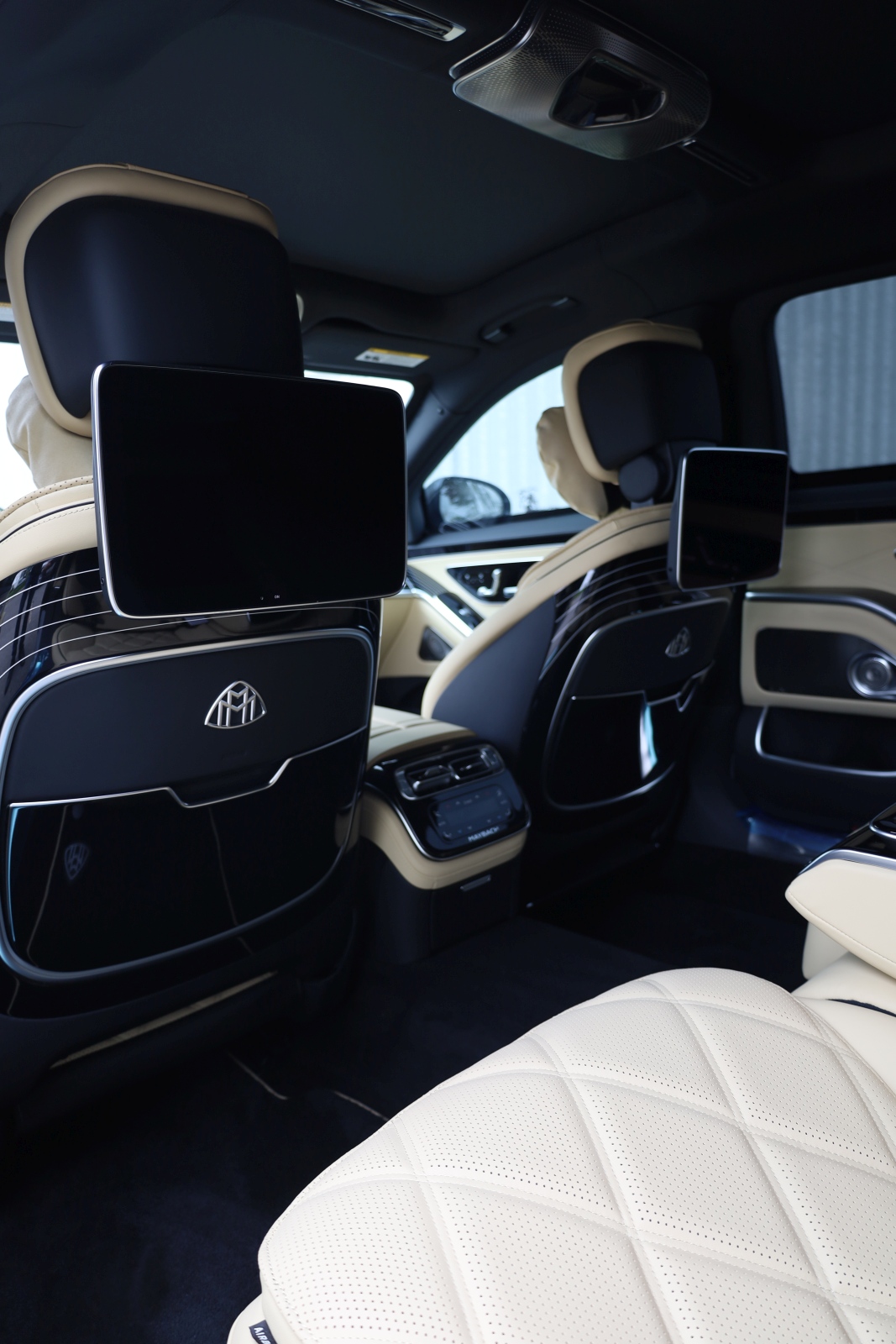 Armored Mercedes-Maybach S-Class — photo 10