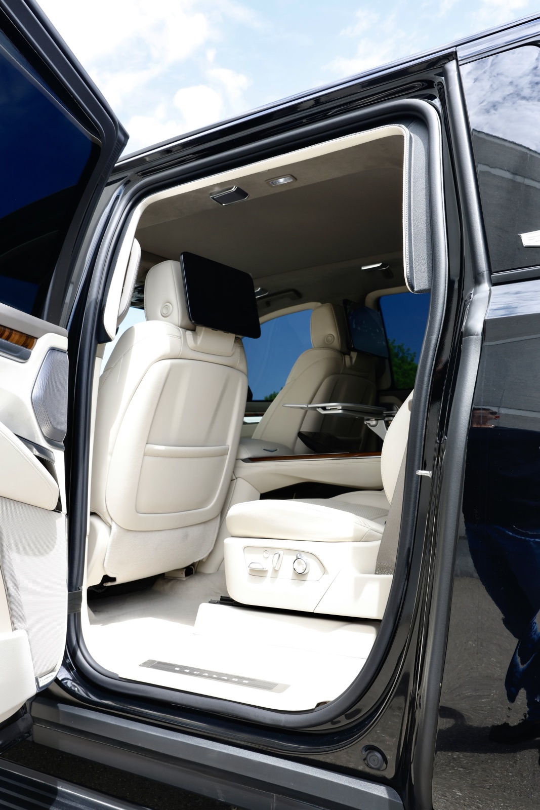Armored Cadillac Escalade — photo 7