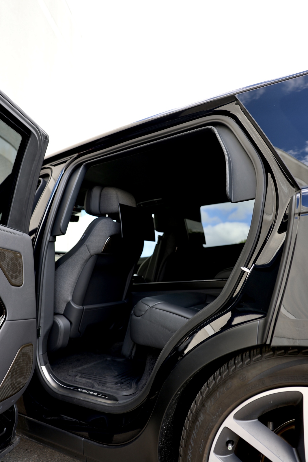 Armored Range Rover — photo 13