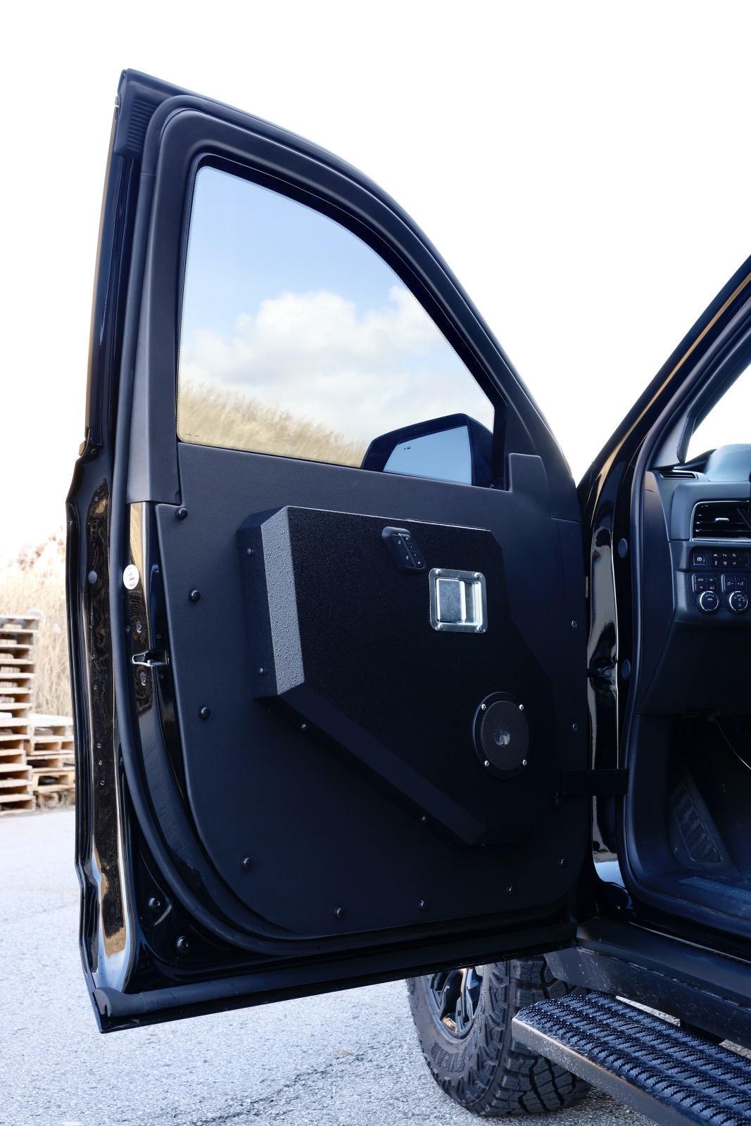 Armored Chevrolet Suburban — photo 11